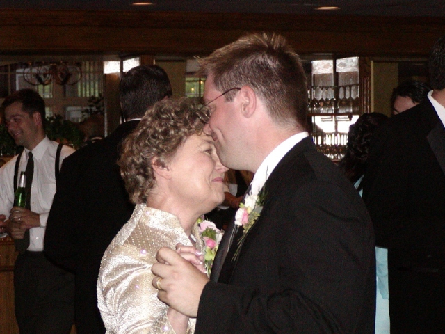 Reception_SonMotherDance